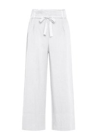 Pantaloni ampi in lino bianco con vita elasticizzata e dettaglio con lacci. Presentano tasche frontali e una consistenza liscia con linee pulite.