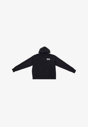 Fekete kapucnis pulóver puha anyagból. Elöl zsebe van és bordázott mandzsettával rendelkezik. Az elülső dizájn fehér szöveg logót tartalmaz.