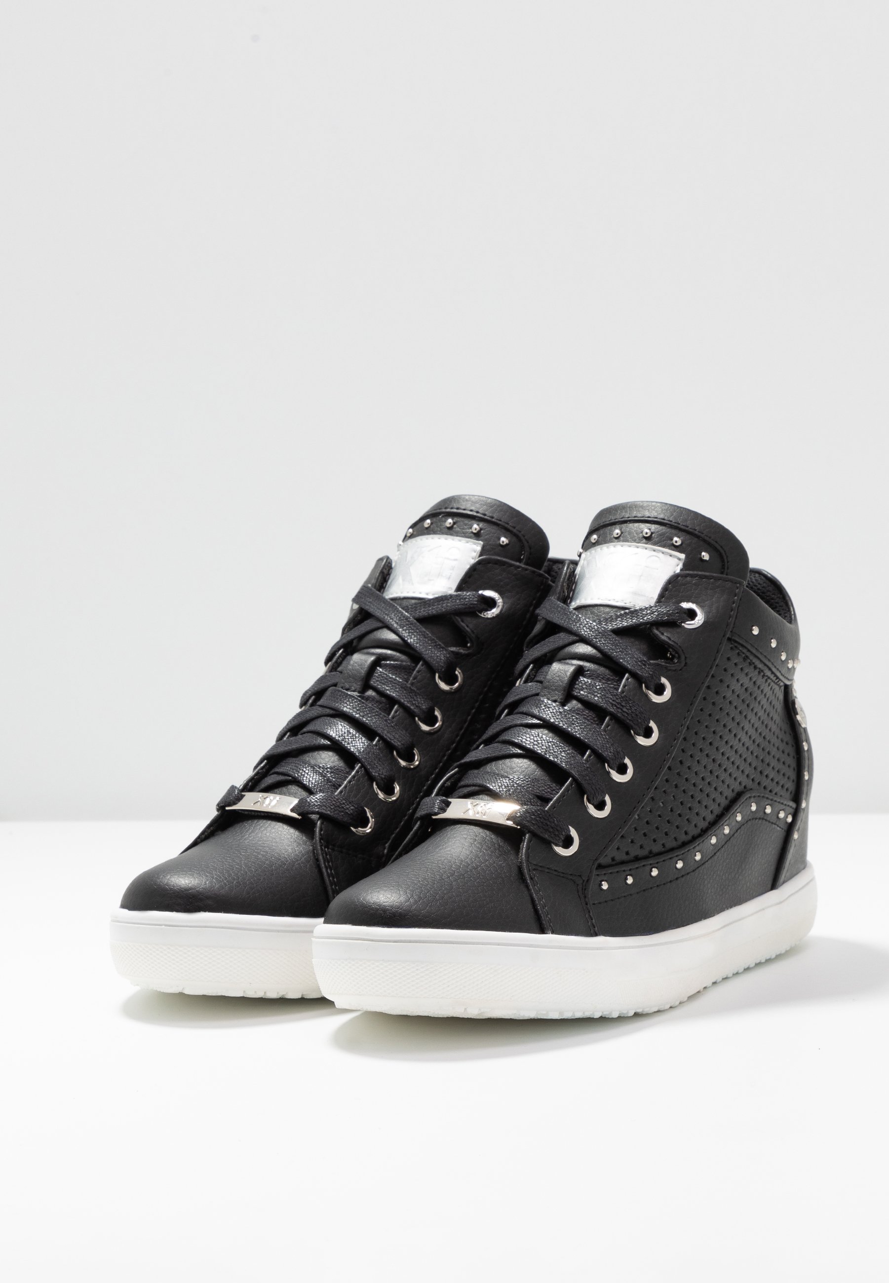 xti high top trainers