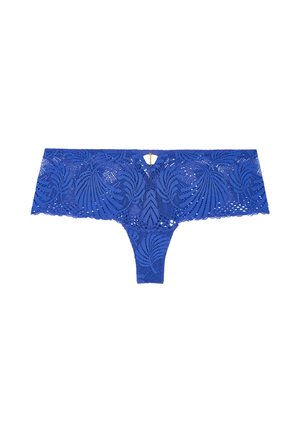 String en dentelle bleue pour femme avec motifs floraux et un petit charm décoratif doré au centre de la ceinture avant.