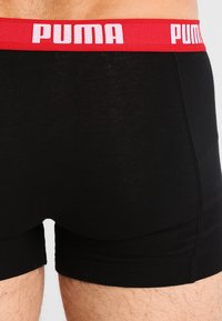 Puma BASIC 2 PACK - Calzoncillos - schwarz-rot/schwarz-blau