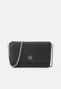 MINIMAL MONOGRAM FLAP - Bandolera - black