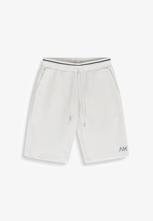 Witte shorts tot op de knie met een trekkoord in de taille en zijzakken, voorzien van een klein zwart "AM"-logo op het lagere rechterbeen.