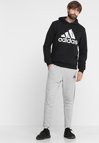 adidas Performance MUST HAVES SPORT REGULAR FIT HOODIE - Felpa con cappuccio - black/white