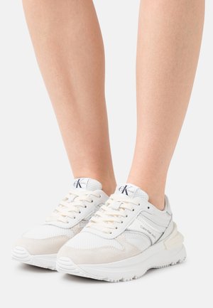 CHUNKY RUNNER 1 - Tenisky - bright white