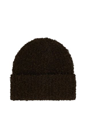 Donkerbruine gebreide beanie met textuur en omgeslagen rand, plat afgebeeld tegen een witte achtergrond.