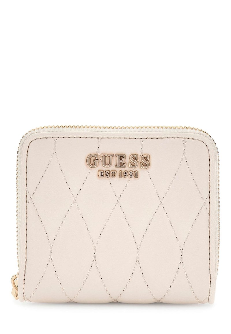 Portafoglio beige trapuntato con zip dorata e logo "GUESS EST 1981" in lettere dorate al centro anteriore.