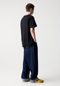 PULL&BEAR JOIN LIFE - Navadna majica - black