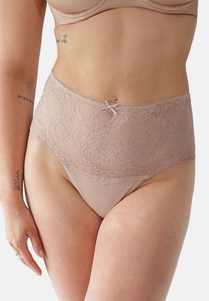 High-waisted thong in soft blush fabric, featuring intricate lace at the top, delicate scalloped edges, and a small center bow detail.