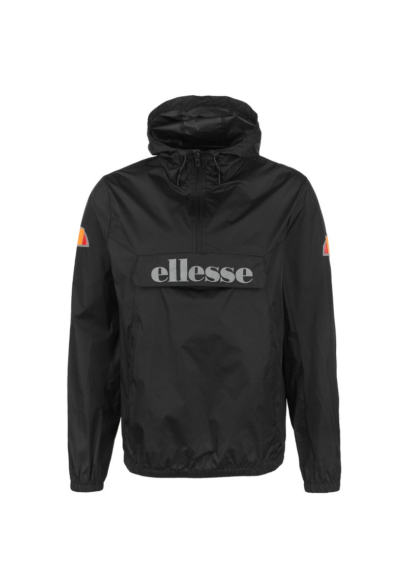 Zwarte waterdichte jas met een capuchon, half-rits voorkant en elastische manchetten. Heeft een opvallend zilveren logo en kleurrijke accenten op de mouwen.