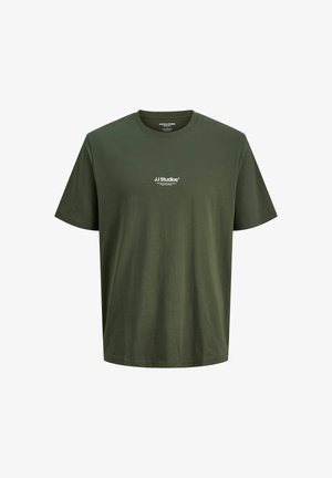 Olívová bavlnená tričko s okrúhlym výstrihom. Obsahuje malé biele logo "JJ Studios" na hrudi a krátke rukávy.