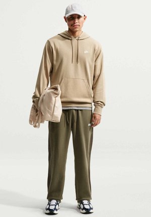 Nike Sportswear, M NK CLUB FT PO HOODIE - Jersey con capucha - parachute beige parachute beige white