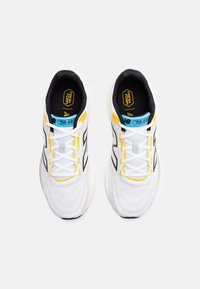New Balance FRESH FOAM 680 V8 - Hardloopschoenen voor op de weg - white