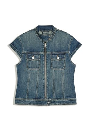 Jeans ärmellose Weste mit Frontreißverschluss, zwei Brusttaschen mit Knöpfen und Druckknopfkragen auf weißem Hintergrund.