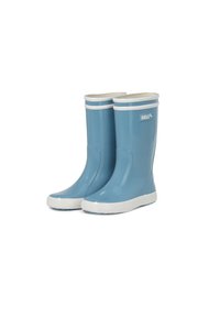 Bottes de pluie en caoutchouc bleu avec une finition brillante, accents blancs en haut et à la base, et semelles texturées pour une meilleure adhérence. Logo embossé sur le devant.