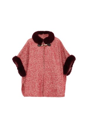 Poncho mit rotem Fischgrätenmuster und einem Kragen sowie Bündchen aus Kunstpelz, versehen mit einem goldenen Verschluss am Hals. Weiche Textur und übergroßes Design.