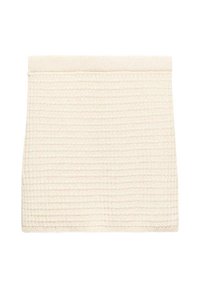 Jupe en maille crème avec une texture côtelée, une coupe droite et une large ceinture, présentant un design uni sans motifs ni ornements.