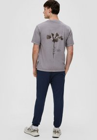 QS MIT WASCHUNG - Trainingsbroek - tiefblau