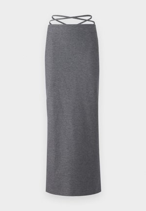 Jupe midi grise en tissu doux et extensible. Elle présente une silhouette droite et des bretelles croisées à la taille pour un maintien sécurisé.