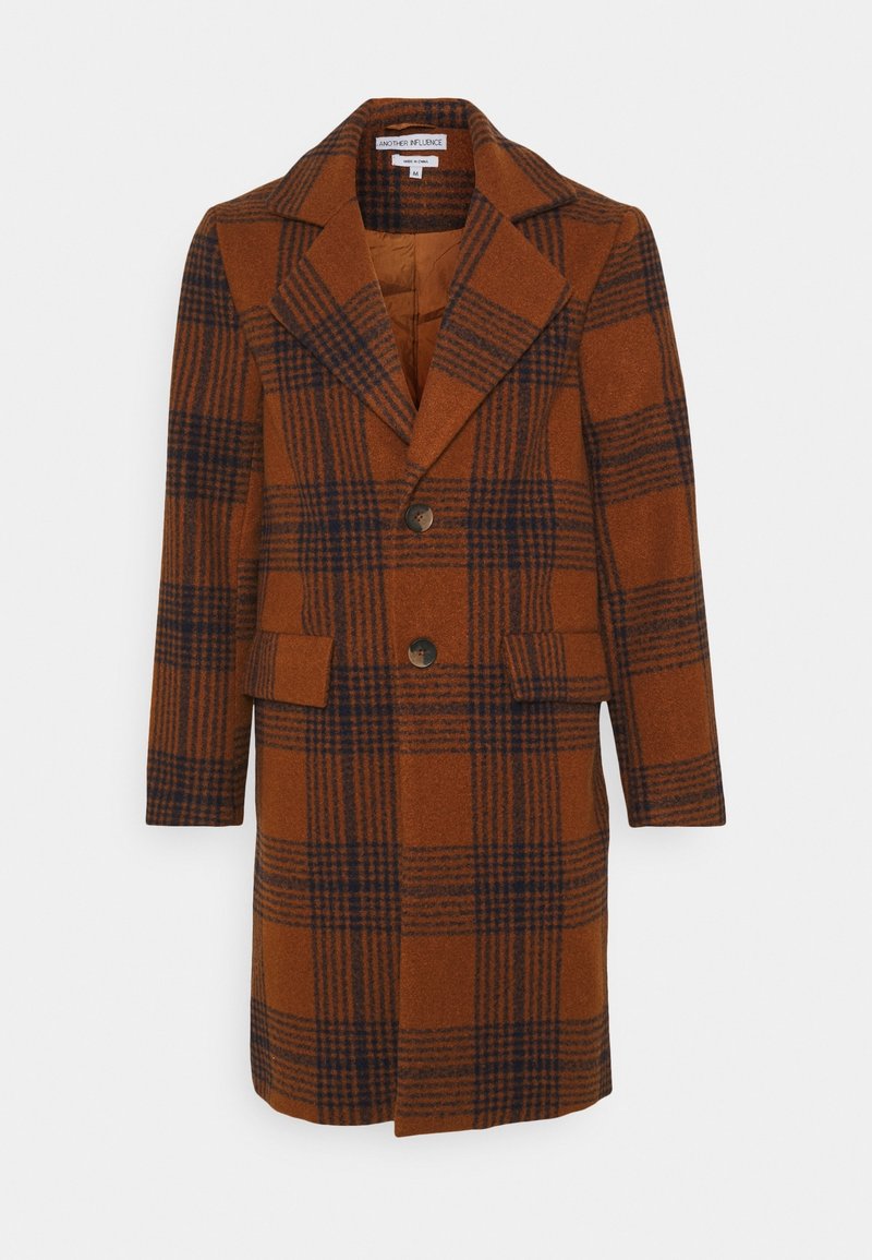 Manteau en laine marron à carreaux avec un col cranté, deux poches avant et trois boutons. Tissu texturé avec des accents bleu marine.