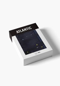 Granatowy zestaw bielizny w przezroczystym opakowaniu z czarną górą, na której widnieje napis "ATLANTIC". Materiał ozdobiony kolorowymi wzorami w zielonym i żółtym kolorze.