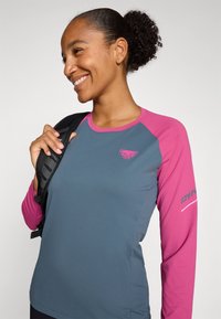 Dynafit ALPINE PRO TEE - Ilgarankovis viršutinės dalies drabužis - magenta
