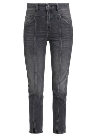 Tummanharmaat slim fit -farkut, joissa on etuosassa pystysuuntaiset saumat, etutaskut, vyölenkit, napillinen kiinnitys ja nilkan etuosassa halkiot.