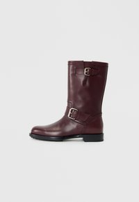 Selected, burgundy