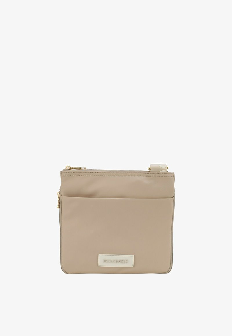 Borsa crossbody in nylon beige con chiusura a zip, texture liscia, tasca frontale e un'etichetta con marchio. Tracolla regolabile con accenti dorati.