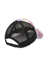 Casquette trucker en mesh noir avec une visière en tissu à motif floral ; comprend une sangle ajustable et des couleurs vives dans le design floral.