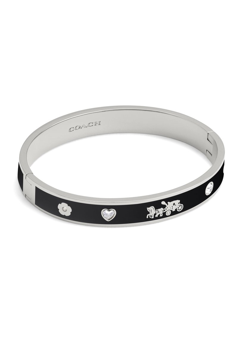 Zwarte emaille armband met zilveren accenten; bevat ontwerpen van een hart, bloem en een door paarden getrokken koets, en heeft een gladde, gepolijste afwerking.