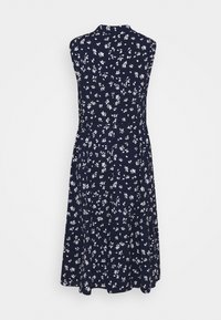 Marineblauwe jurk met witte bloemprint, mouwloos ontwerp, hoge halslijn, uitlopende silhouette, knielengte, gemaakt van lichtgewicht stof met een soepele textuur.