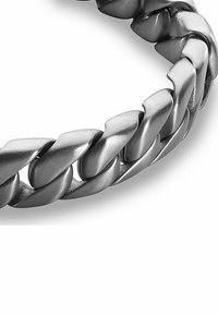 Bracciale in acciaio inossidabile argento con link intrecciati, caratterizzato da una finitura liscia e lucida e da un design robusto e resistente.