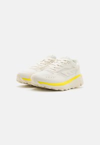 HI-TEC HTS74 SHADOW UNISEX  - Sneakers low - gardenia/blazing yellow
