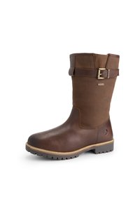 Bruine leren enkellaars met band en gesp, textuur bovenkant, rubberen zool met profiel en logo op de zijkant, geïsoleerd op witte achtergrond.