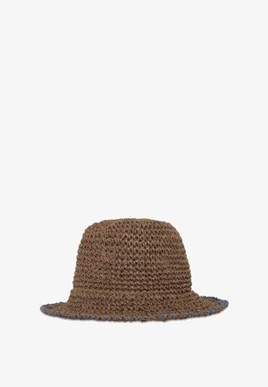 Cappello a secchiello marrone intrecciato con cuciture blu intorno alla tesa, mostrato su sfondo bianco.