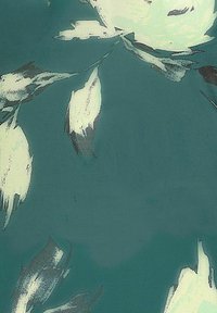 Blomstermønstret stof med en teal baggrund. Viser hvide og lysegrønne penselstræk af blade og kronblade, hvilket skaber et delikat design.