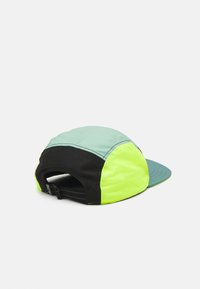 ASICS Casquette - celadon/safety yellow