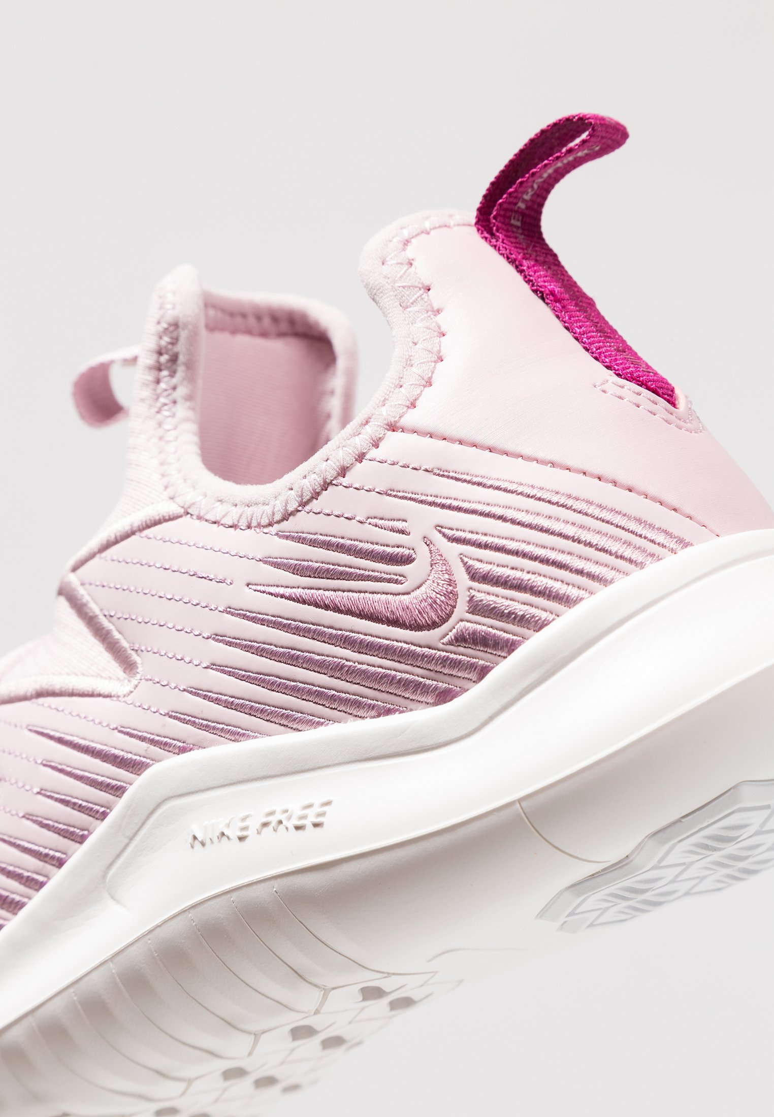 nike performance hyperflora