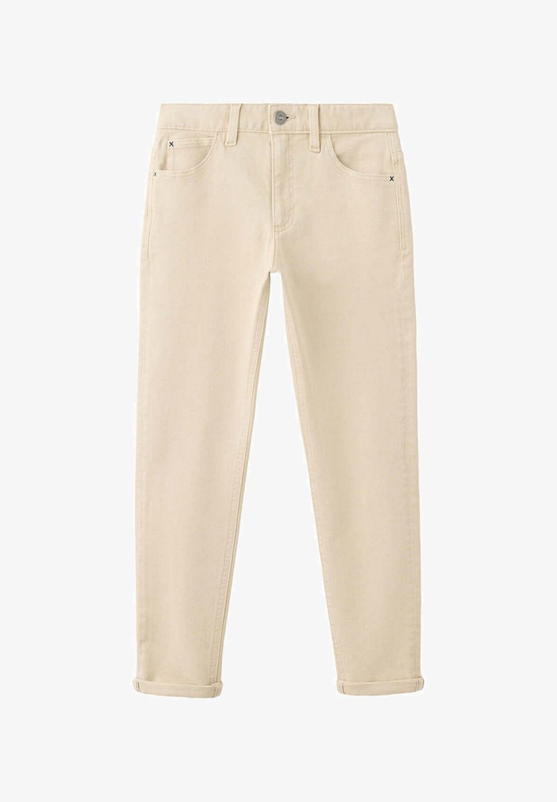 Pantalon beige droit avec bas retroussés, passants pour ceinture, fermeture frontale à boutons et poches avant sur fond blanc.