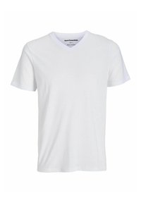 Weißes Baumwoll-T-Shirt mit V-Ausschnitt, kurzen Ärmeln und lockerer Passform. Das Etikett trägt die Aufschrift "Aprol Essentials," Größe L, hergestellt in Pakistan.