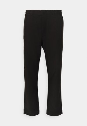 Schwarze Hosen aus glattem Stoff, mit elastischem Bund, geradem Schnitt und ohne sichtbare Taschen oder Muster.