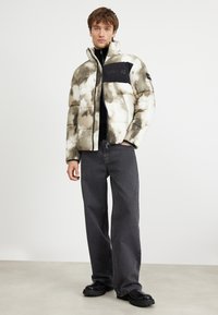 Calvin Klein CRINKLE JACKET - Zimní bunda - camo