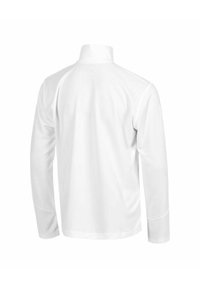 Chemise blanche à manches longues avec un col haut, en tissu léger, texture lisse, présentant un design simple sans motifs ni embellissements visibles.