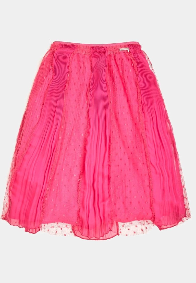 Jupe plissée rose en tissu léger avec une texture à pois; dotée d'une ceinture élastique et d'une conception superposée avec des accents transparents.