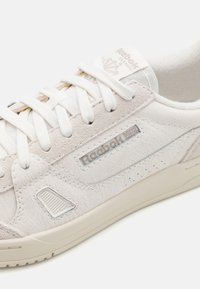 Reebok Classic Sneakers - off-white