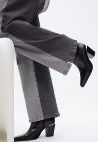 LOLA CASADEMUNT - Botki kowbojki i motocyklowe