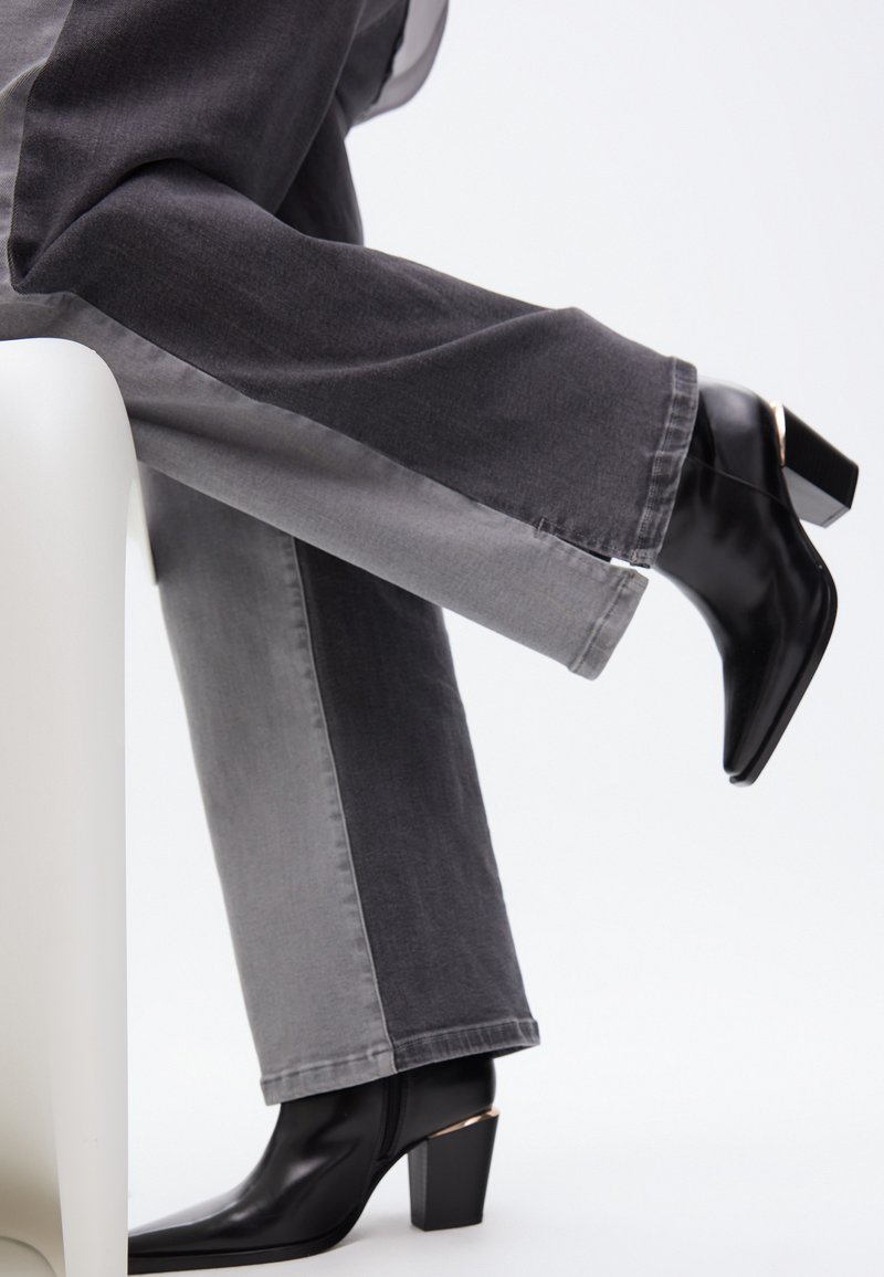 LOLA CASADEMUNT - Botki kowbojki i motocyklowe