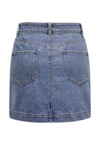 Gonna di jeans con un lavaggio azzurro chiaro, caratterizzata da una vita aderente, due tasche posteriori e un taglio dritto che arriva a metà coscia.