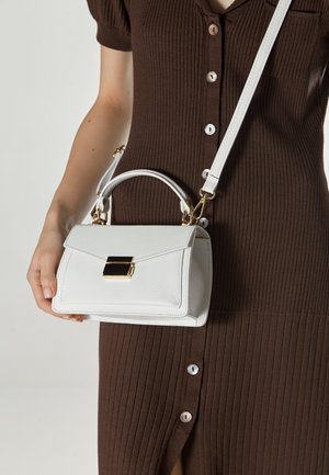 ESTRO MAŁA TYPU KUFEREK Z WŁOSKIEJ - Handbag - white